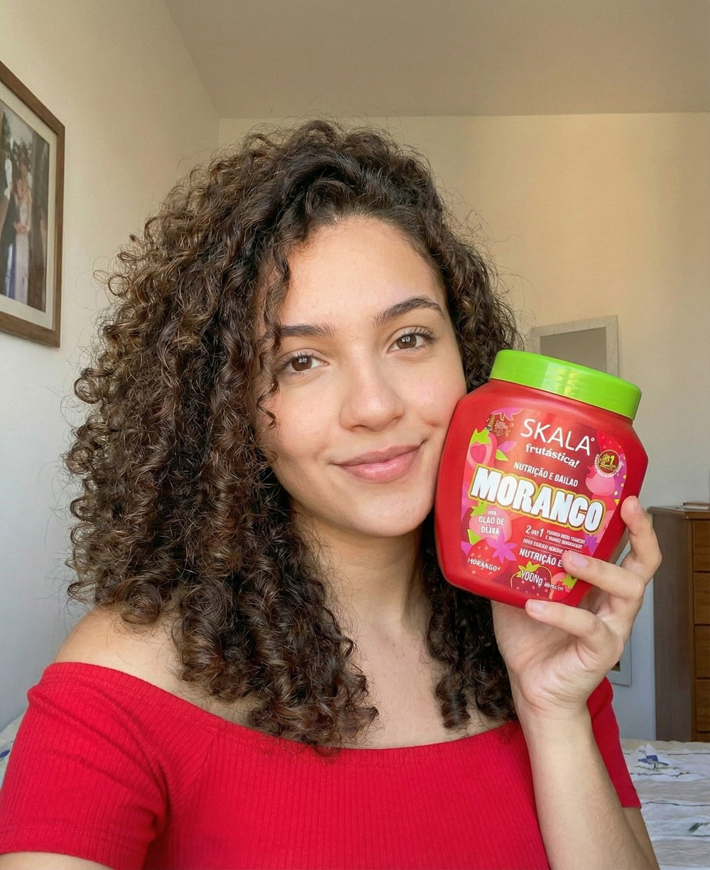 SKALA Frutastica Morango: aplicación delicada para cabello manejable.