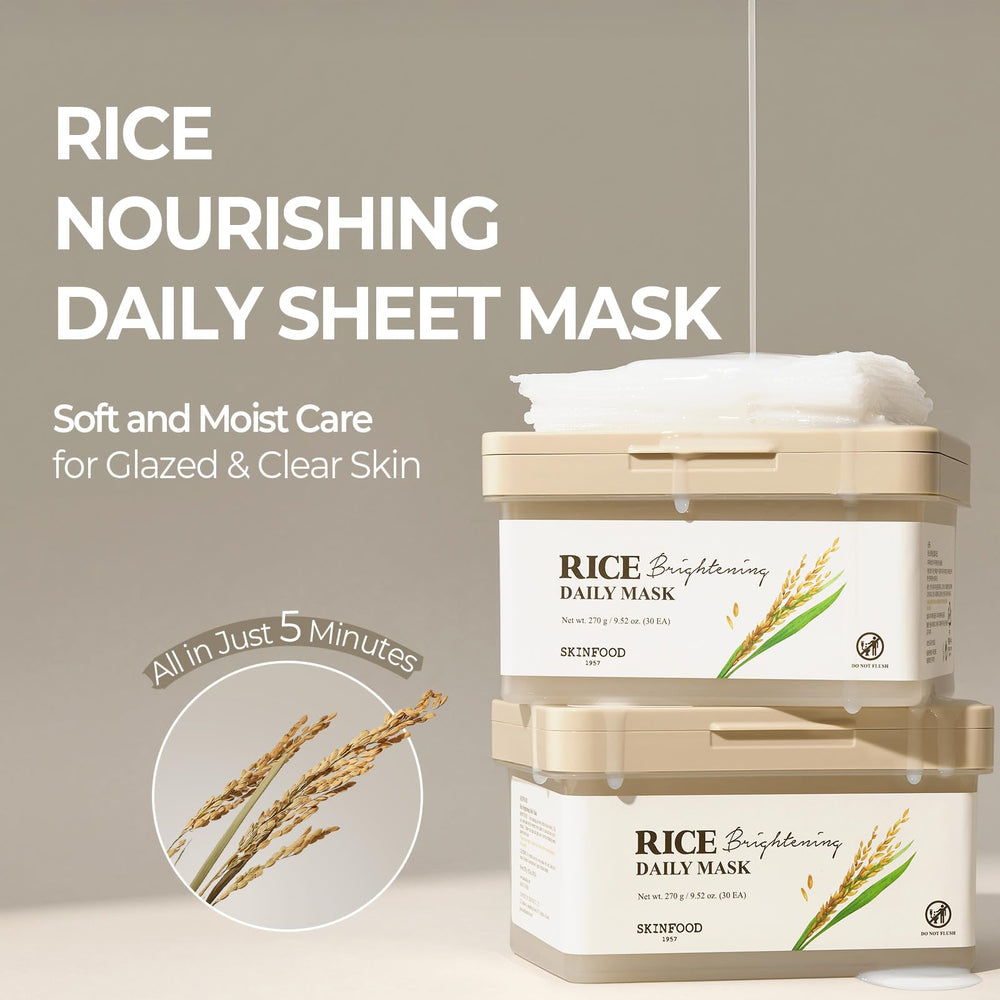 Aplicación de la Mascarilla de arroz SKINFOOD en el rostro para piel suave