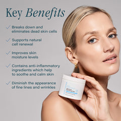 SKINN Multi-Ácido Resurfacing Pads aplicación en mano, exfoliación suave y eficaz.