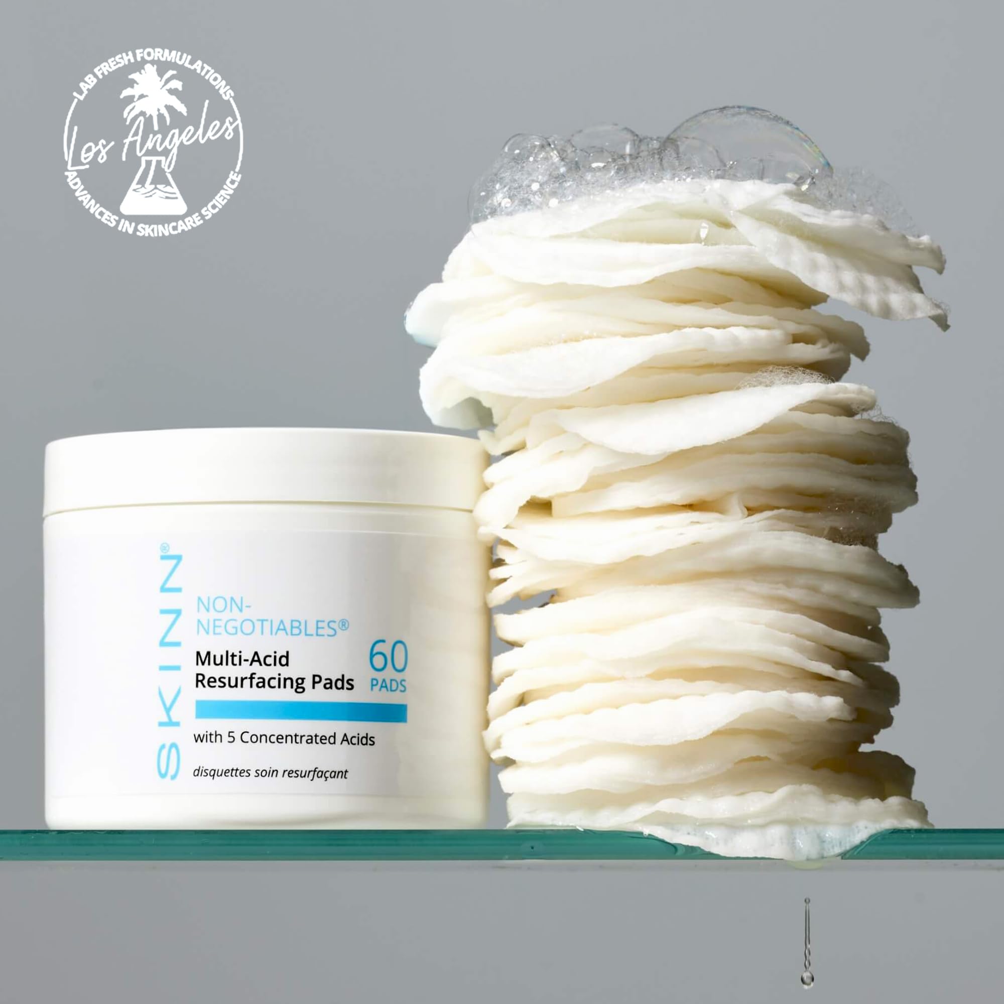 SKINN Multi-Ácido Resurfacing Pads envase abierto, acceso rápido a la exfoliación.