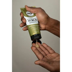 SoftSheen Magic textura cremosa: muestra la consistencia rica del exfoliante.