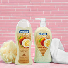 Softsoap Coconut Butter Scrub, granos exfoliantes, deja la piel suave tras la ducha.
