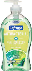 Softsoap Jabon Antibacteriano para Manos: dispensador antibacteriano para uso diario.