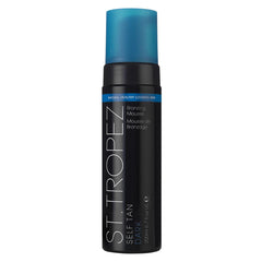 St.Tropez bronceador mousse oscura en botella, bronceado intenso y natural.