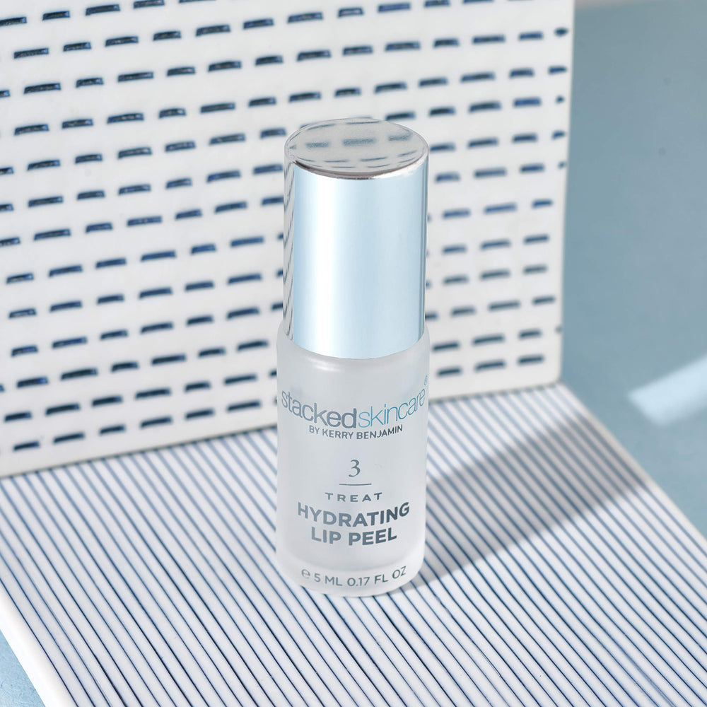 StackedSkincare labios más suaves y visiblemente hidratados tras la aplicación.