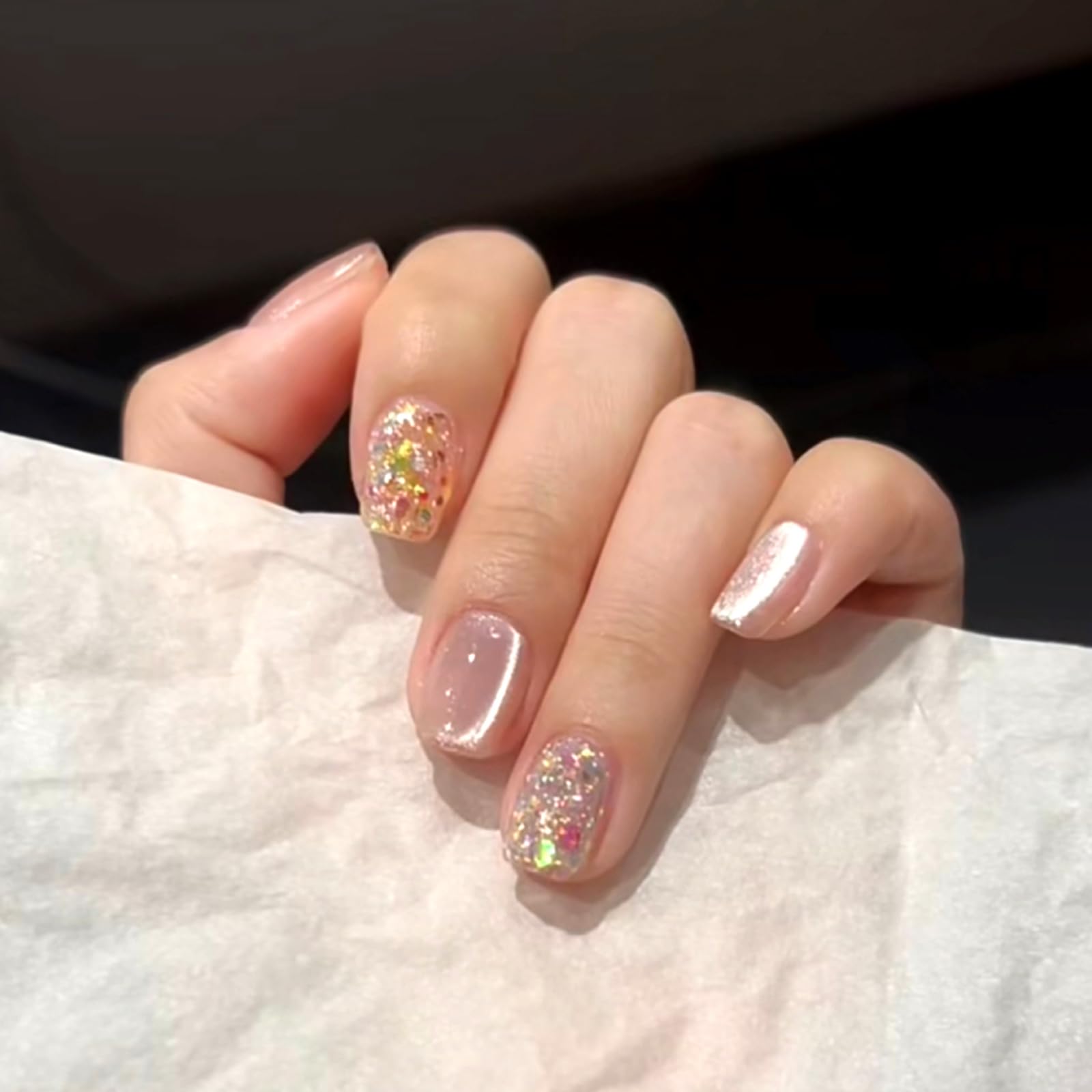 Stbisen 24 uñas cortas cuadradas rosa jelly con glitter para un look juvenil.