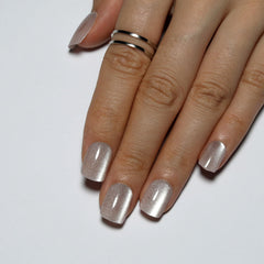 Stbisen brillo cambia color en uñas para salidas nocturnas.
