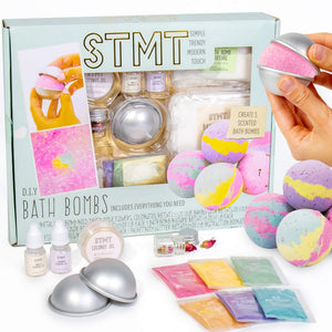 STMT D.I.Y. Bath Bomb Kit se ve con caja y moldes para spa en casa
