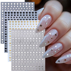 STZPRONAIL estrellas blancas y doradas que realzan la manicura.