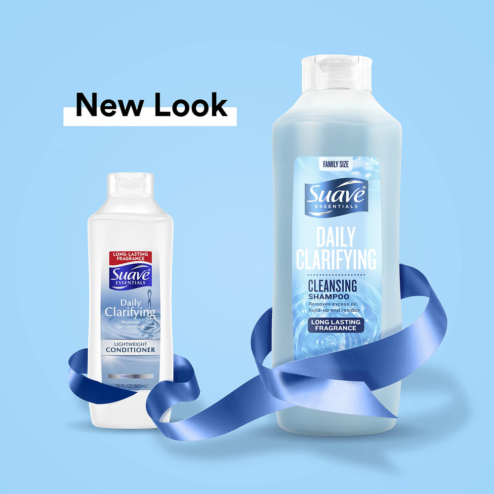 Suave Essentials champú clarificante, textura cremosa: limpieza profunda sin resecar.