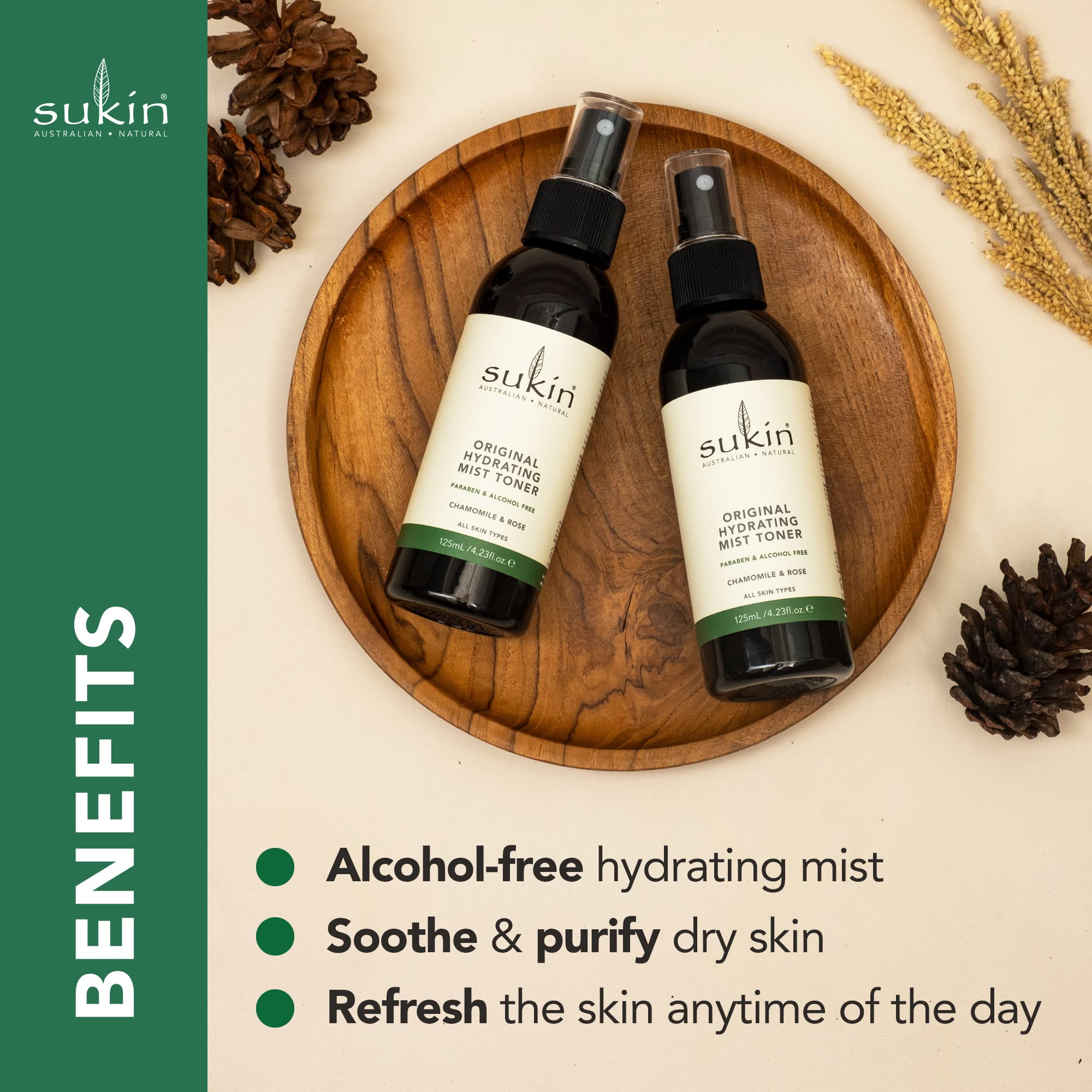 Sukin Organics Agua de Rosa Mist rociando suavemente el rostro