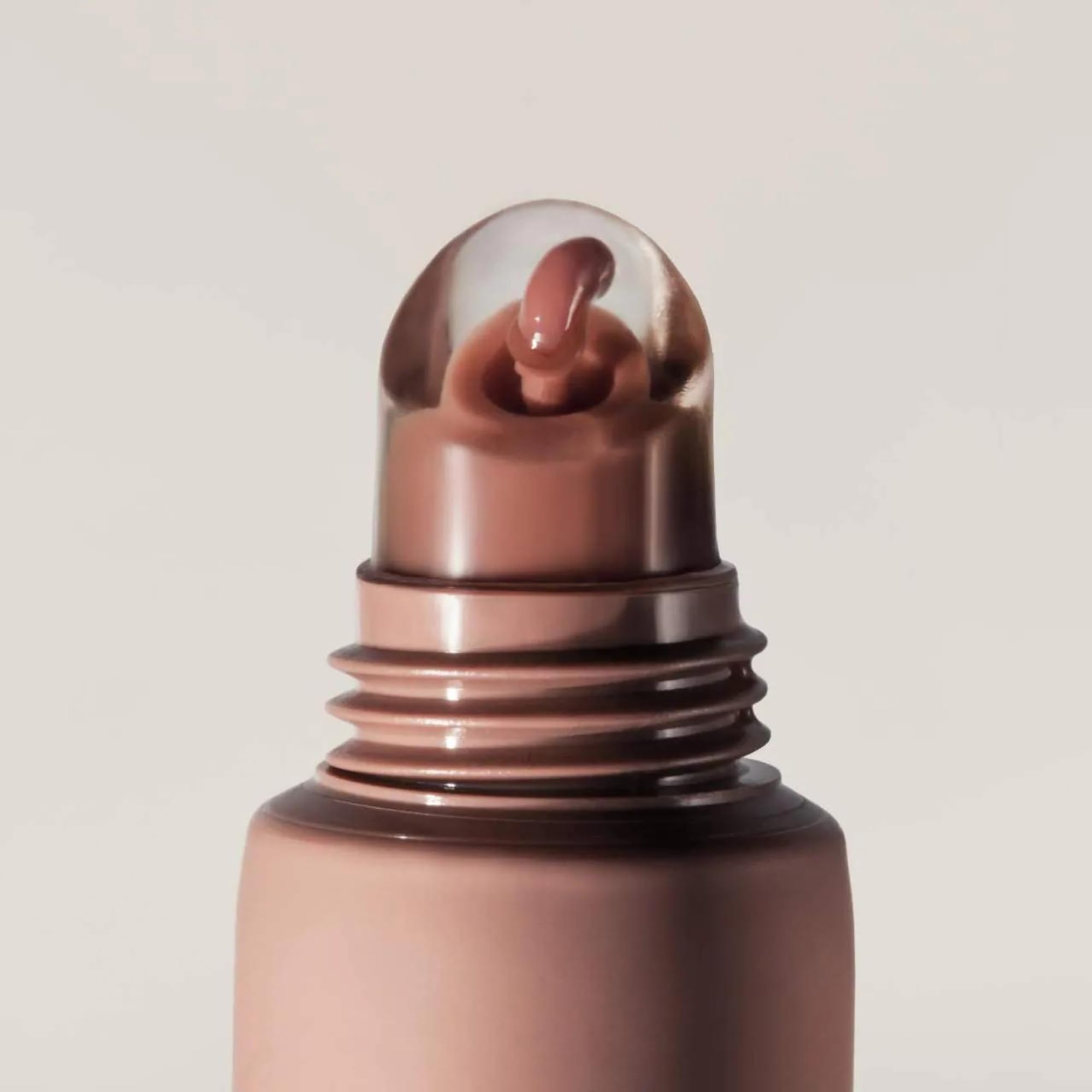 Summer Fridays Balsamo Labios envase compacto para retoques donde estés.