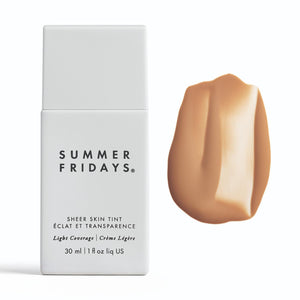 Summer Fridays Sheer Skin Tint envase elegante para aplicación rápida y tono uniforme.