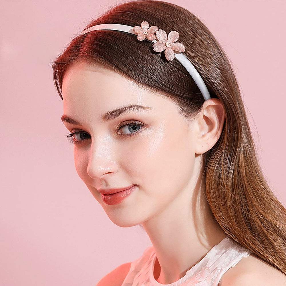 Suyegirl diadema satinada blanca; textura suave en primer plano