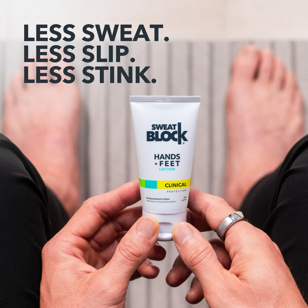 SweatBlock con aloe y vitamina E para hidratación suave.