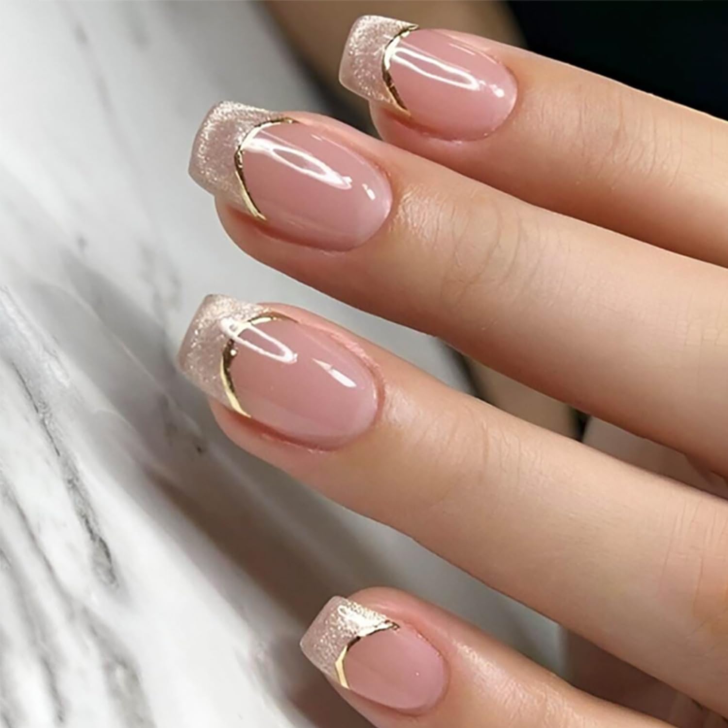 Taoyisent uñas Frances rosado con glitter dorado para un look elegante.