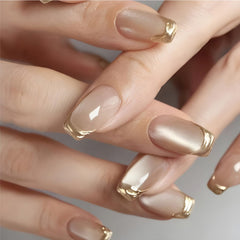 Taoyisent uñas postizas Frances tono neutro claro con puntas doradas, acabado sofisticado para ocasiones especiales.