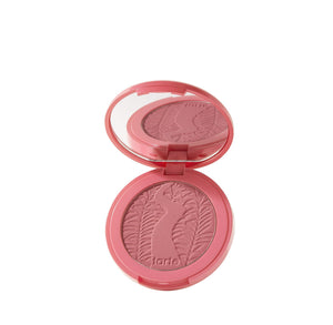 Tarte Amazonian Clay Blush tono natural con acabado mate suave para uso diario.
