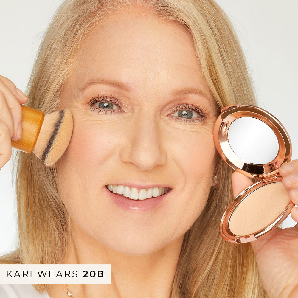 Tarte cobertura ajustable para una piel natural sin sensación pesada.