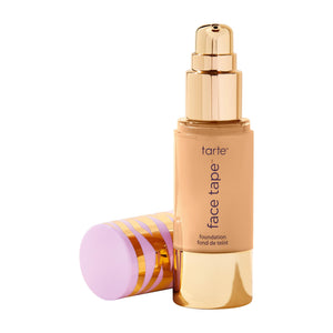 tarte face tape foundation muestra cobertura total y resistencia al agua para todo el día