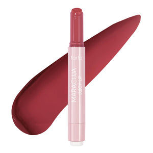 tarte maracuja balsamo labial-brillo muestra color frambuesa y brillo sedoso.