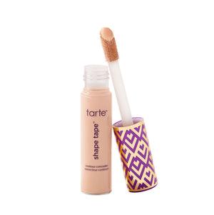 Shape Tape Concealer de tarte, aplicador jumbo para cobertura rápida y suave.