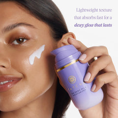 TATCHA Frasco miniatura: textura leche, ideal para viaje.