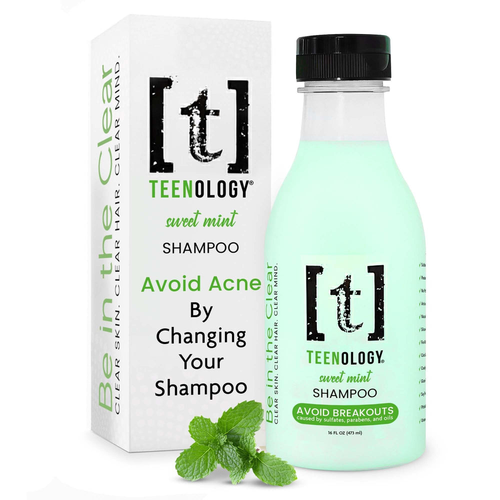 Teenology Teen Shampoo mentolado: botella vertiendo para limpieza suave.