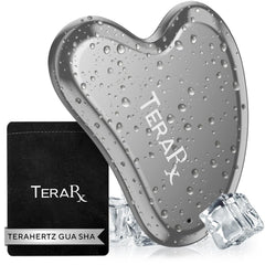TeraRX Terahertz gua sha en forma de corazón para definir el contorno.