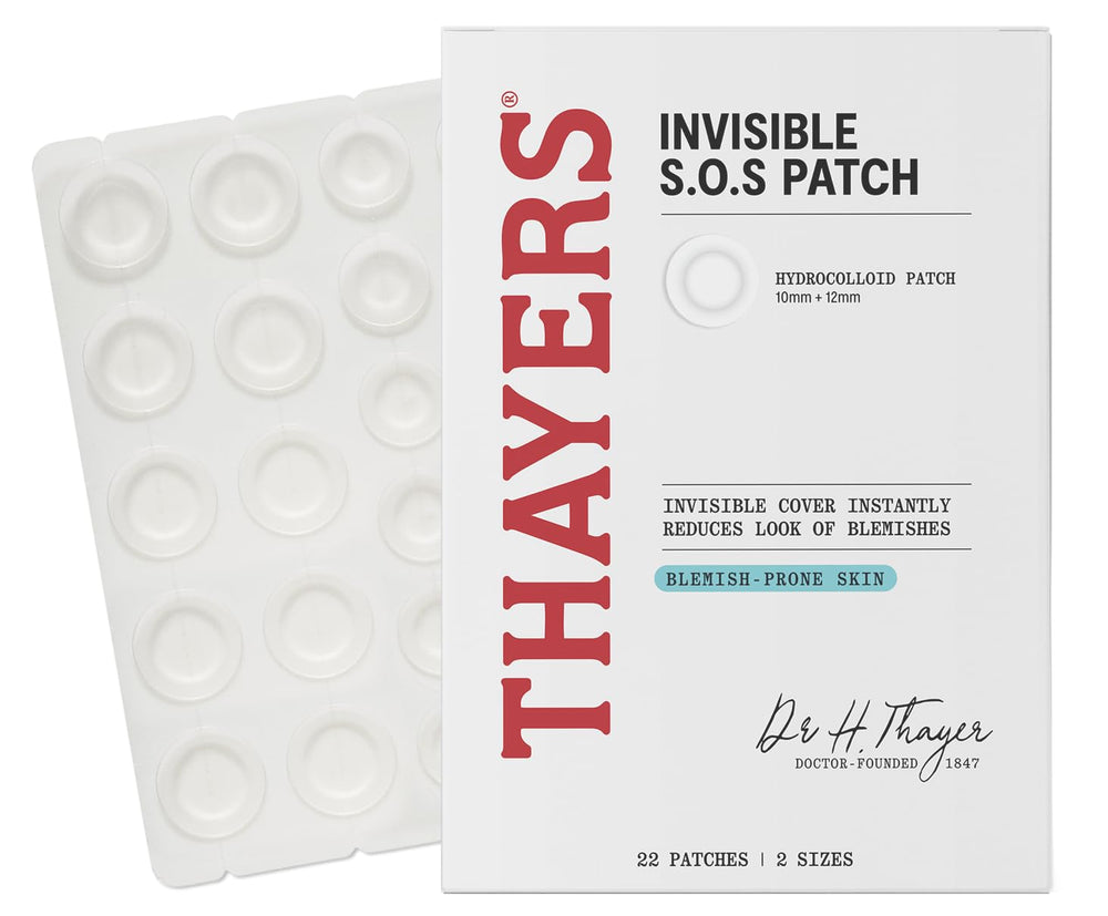 Parche THAYERS Invisible S.O.S ultrafino aplicado en piel para reducir la apariencia de imperfecciones.