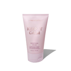 The Beachwaver Co. Keep It Calm crema botella, anti-frizz para cabello suave.