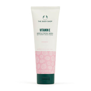 El The Body Shop Vitamina E Limpiador Facial Suave, foco en botella, limpia suavemente sin resecar la piel.