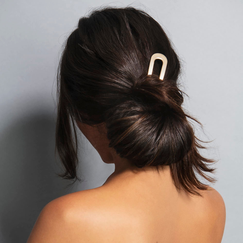 The Hair Edit Sleek Chignon Pin para uso diario, sujeción segura sin tirones.