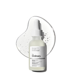 The Ordinary: botella en primer plano de ácido salicílico 2% para exfoliar suavemente.