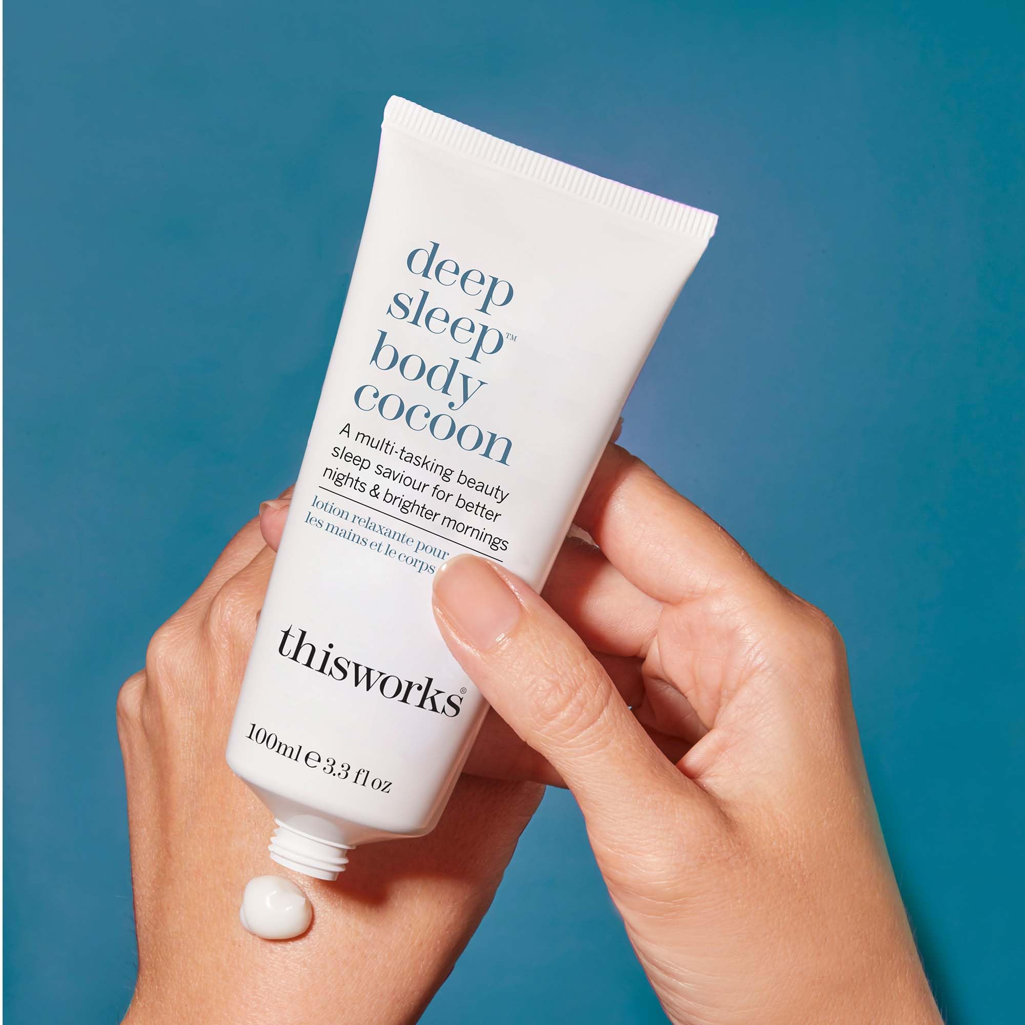 THISWORKS Cuidado corporal Sueño Profundo se aplica de noche para mayor calma.
