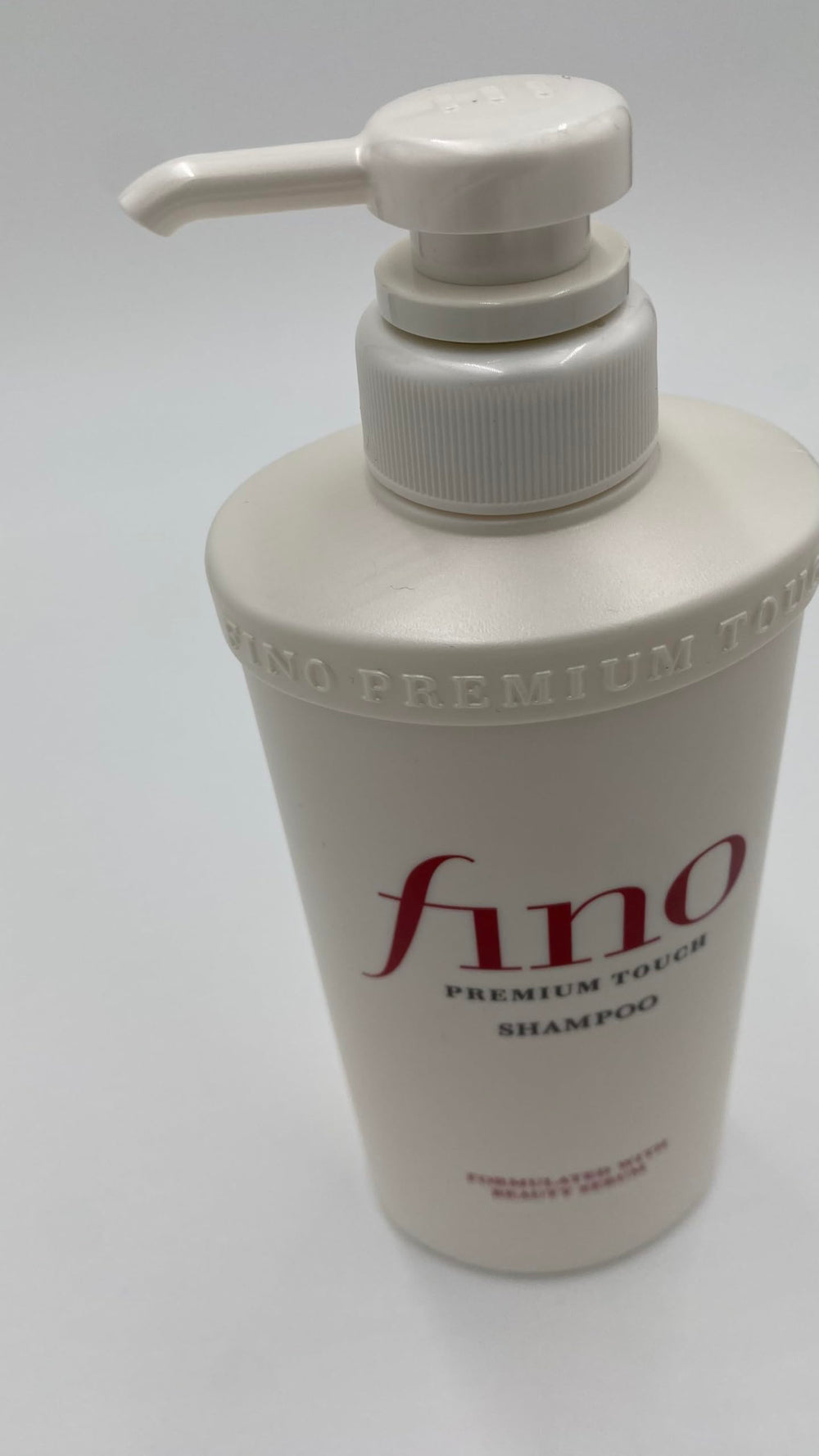 JapanFino Lipidure EX ayuda a reparar la sequedad percibida.