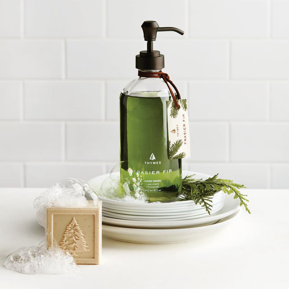 Thymes Frasier Fir, espuma cremosa, limpieza suave que cuida la piel.