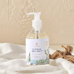 Dispensador Thymes Cyprus Sea Salt para uso diario en cocina o baño.