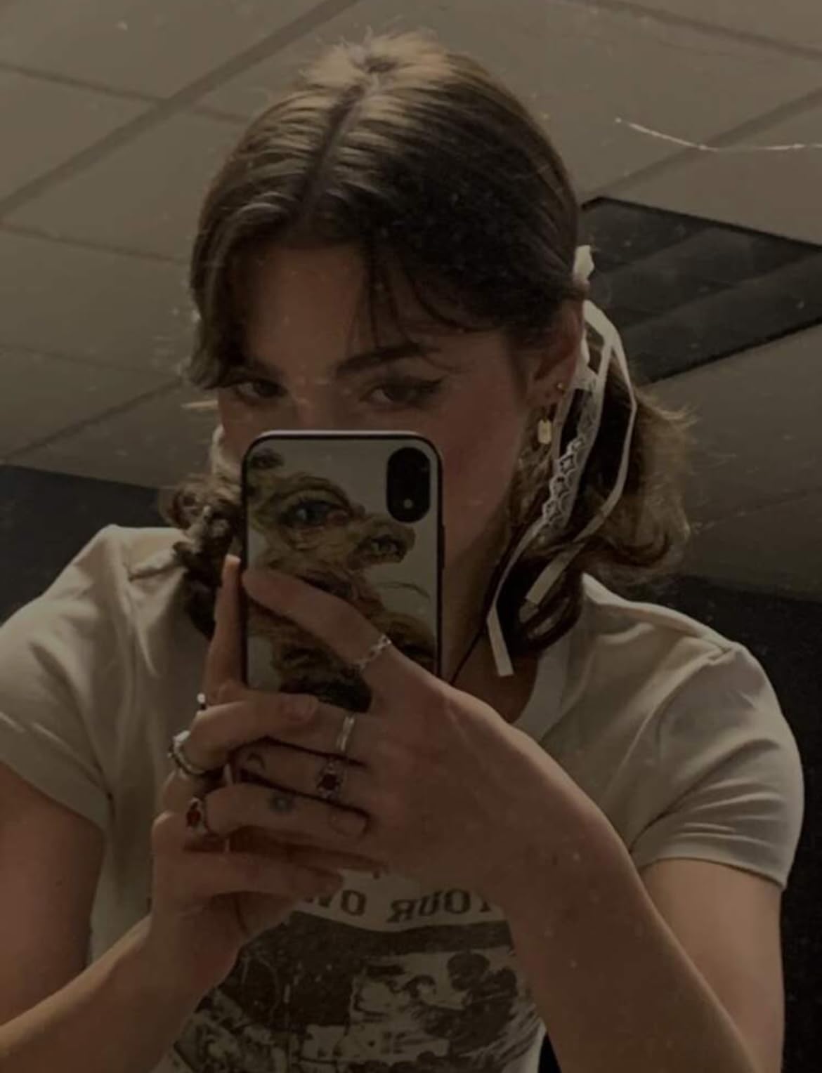 Accesorio festivo con dos lazos, de Tobeffect, para ocasiones especiales.