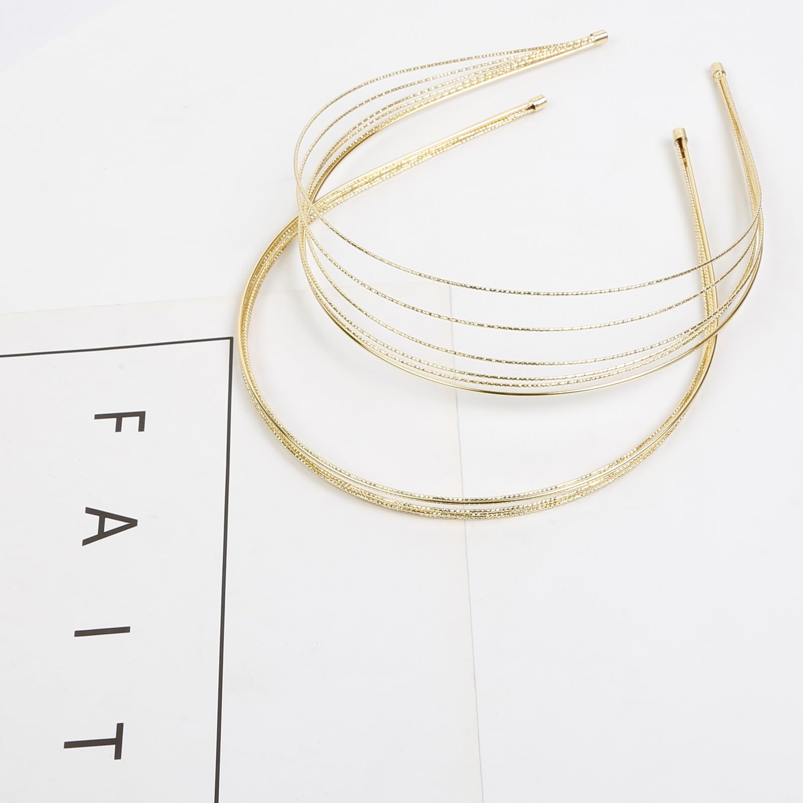 Tobeffect diadema de capas doradas, versatilidad para peinados relajados o formales.