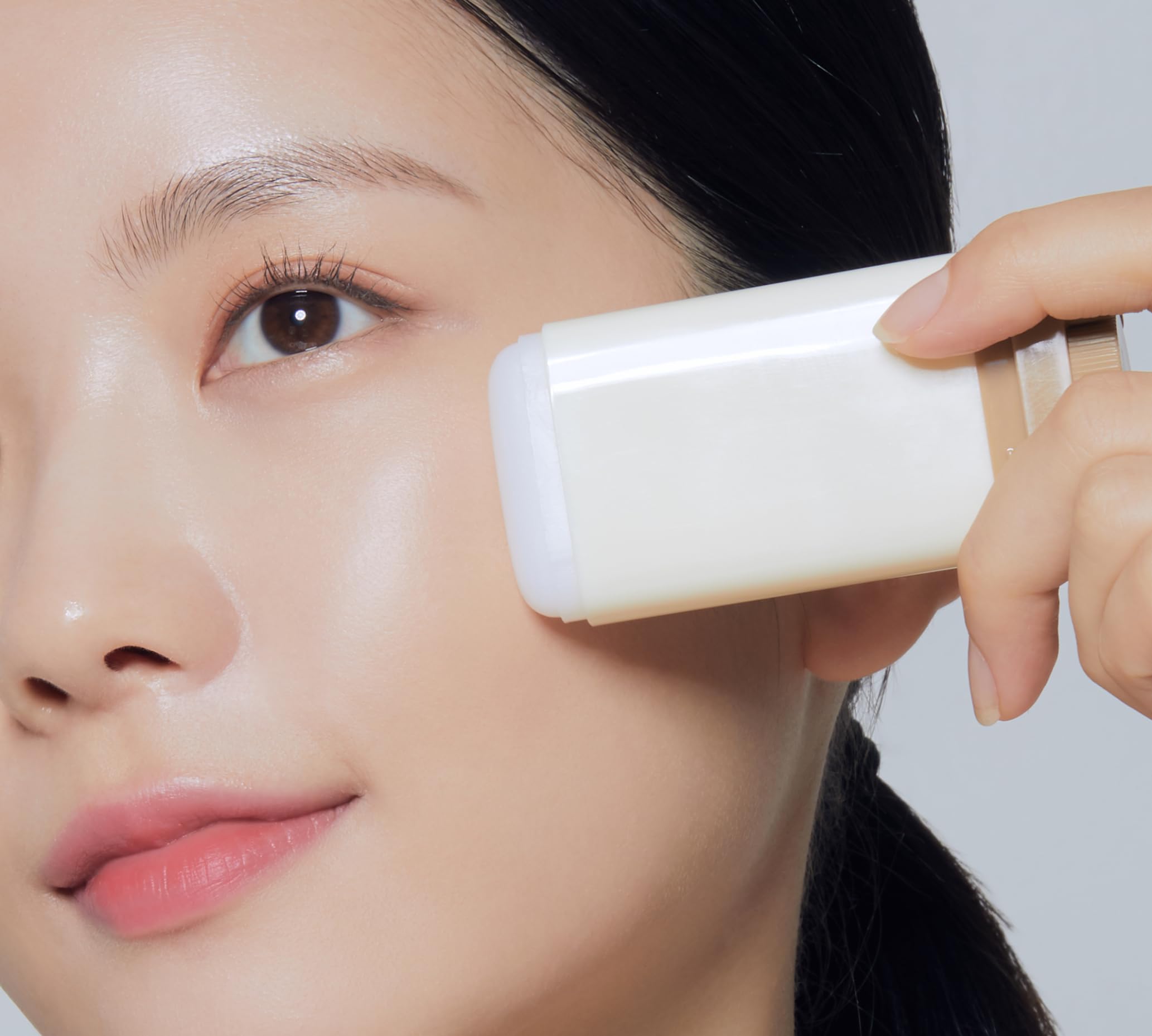 TONYMOLY barrita cuidado diario para rutinas rápidas.