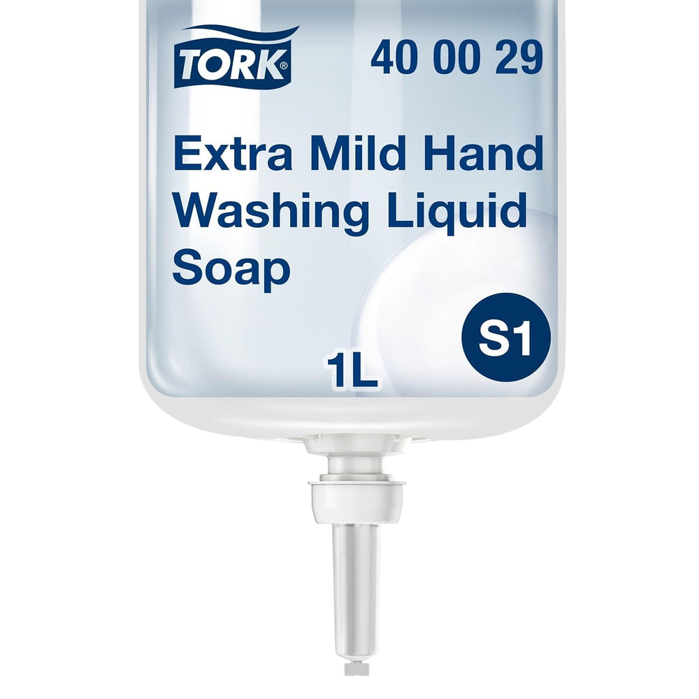 Espuma suave de Tork Extra Suave al lavar las manos.