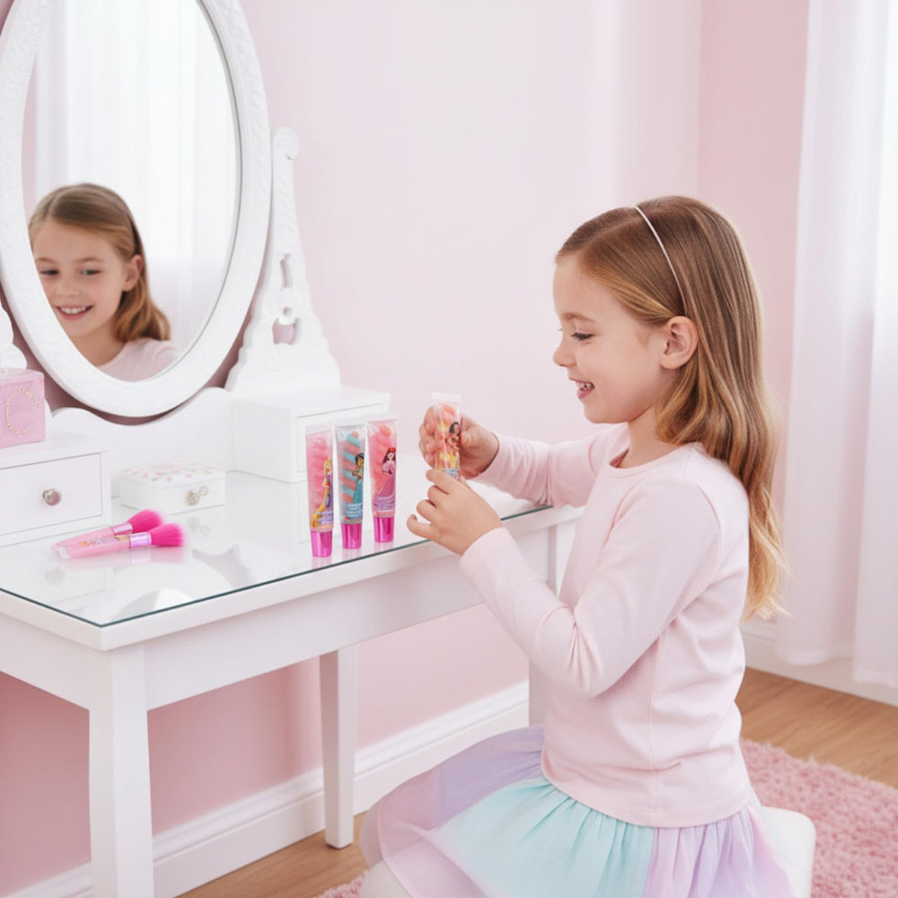 Diseños brillantes y destellos en Townley Girl Disney Princess Swirl Lip Gloss