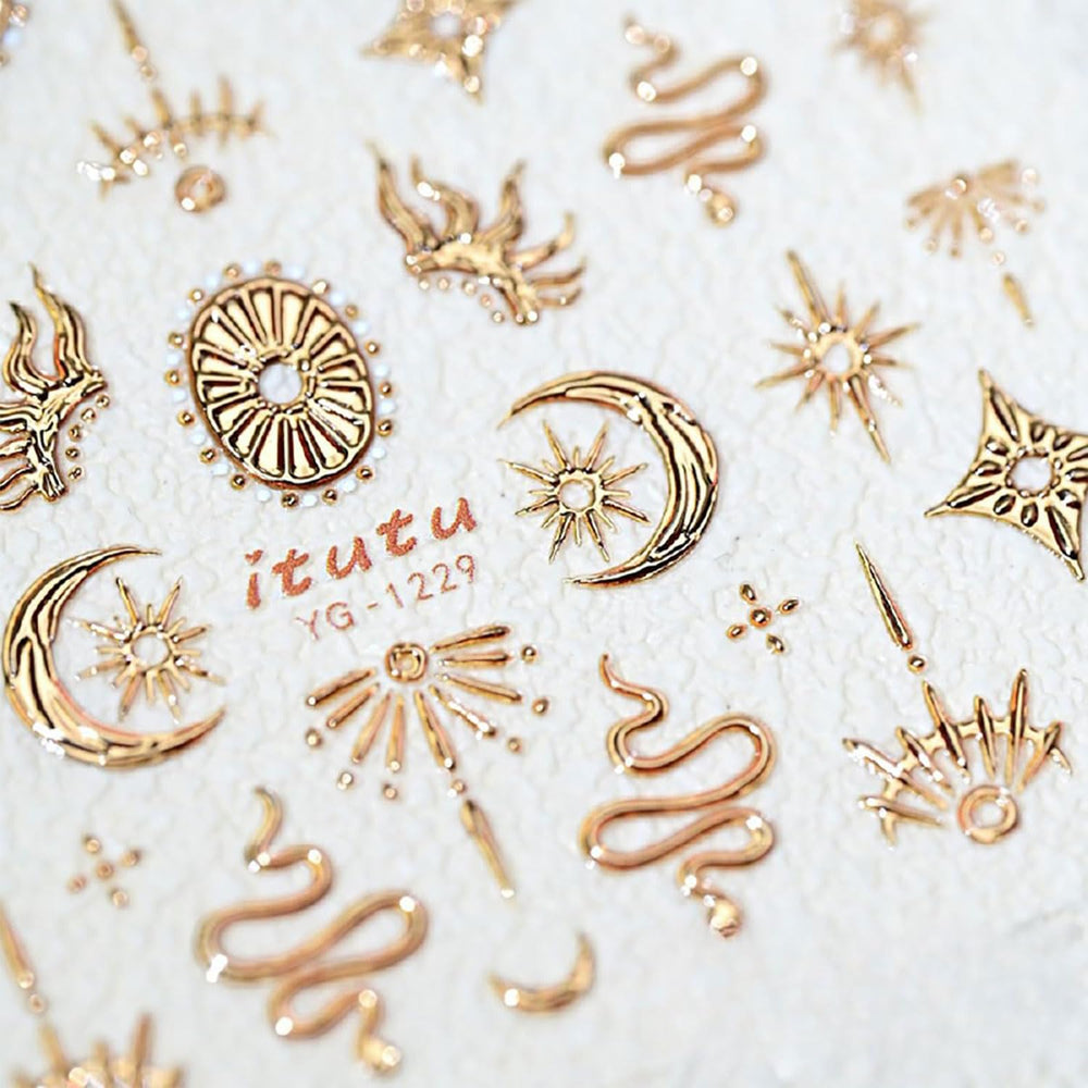 Toypoels serpiente dorada, diseño en uñas para un look audaz.