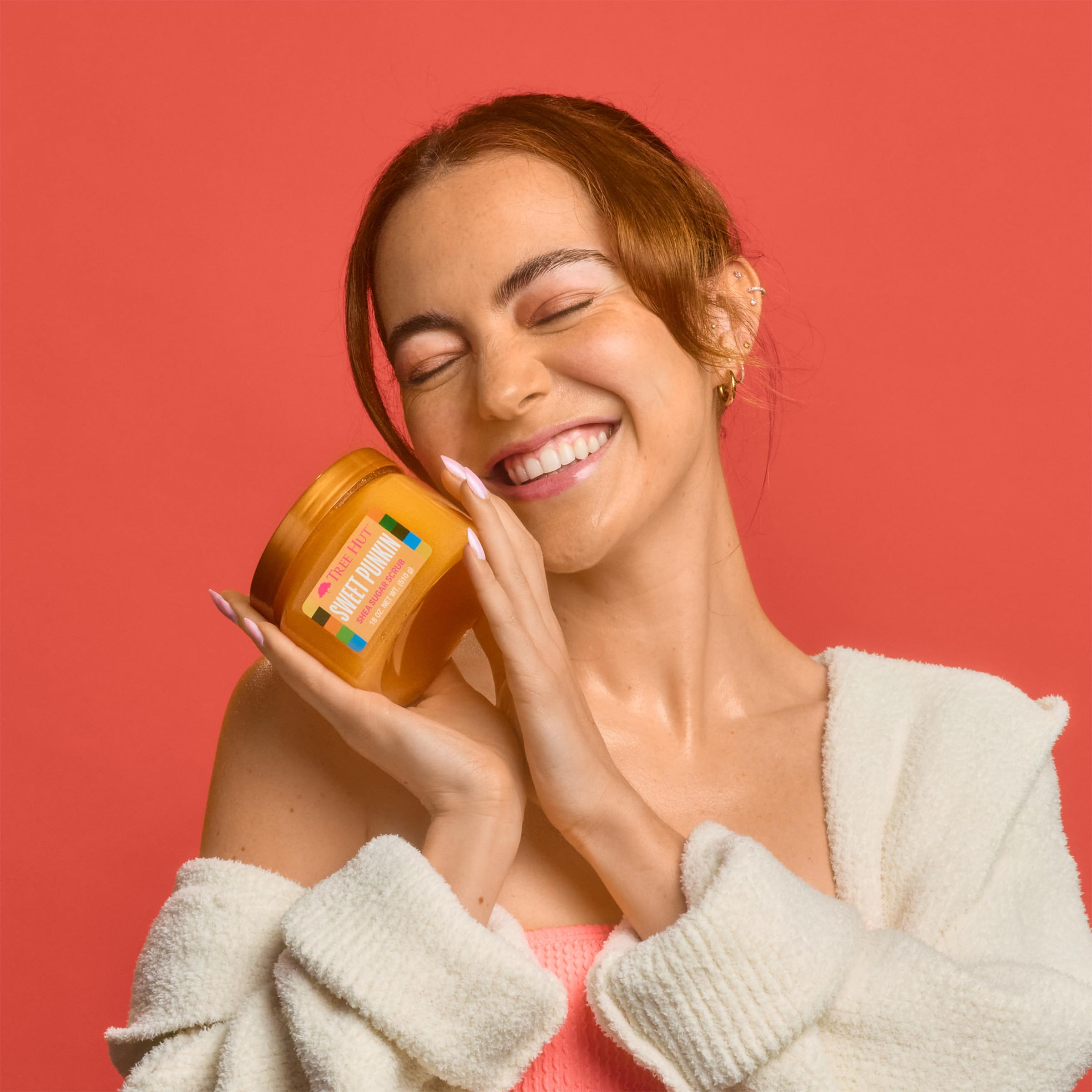 Tree Hut Sugar Scrub Sweet Punkin aroma duradero sin ser molesto.