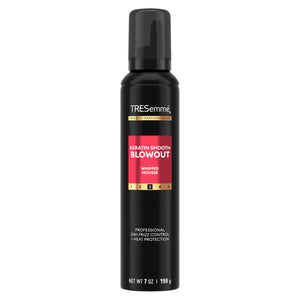 TRESemmé Keratin Smooth Mousse, botella elegante, hidratación instantánea y brillo.