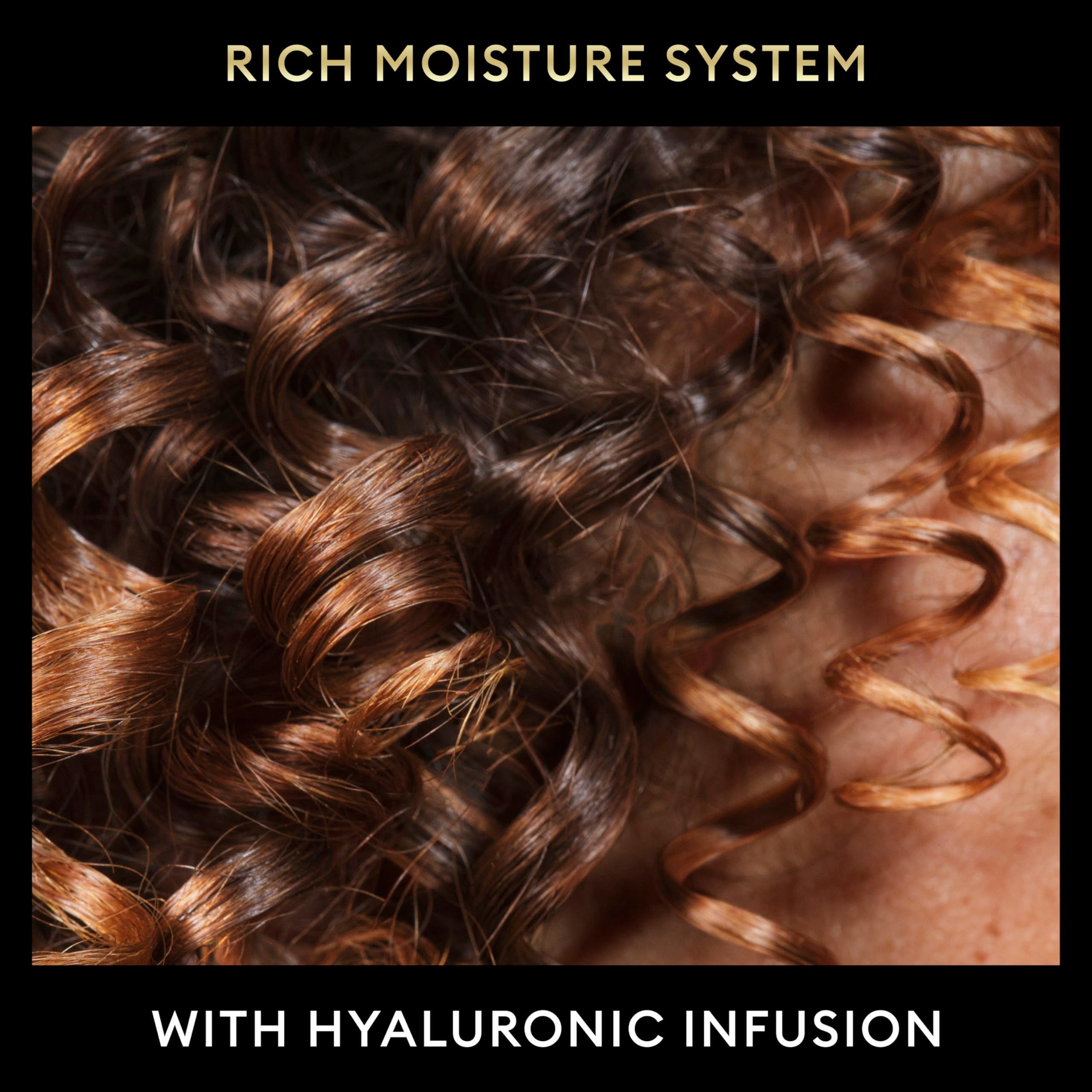 Textura cremosa de Rich Moisture Shampoo aplicada al cabello