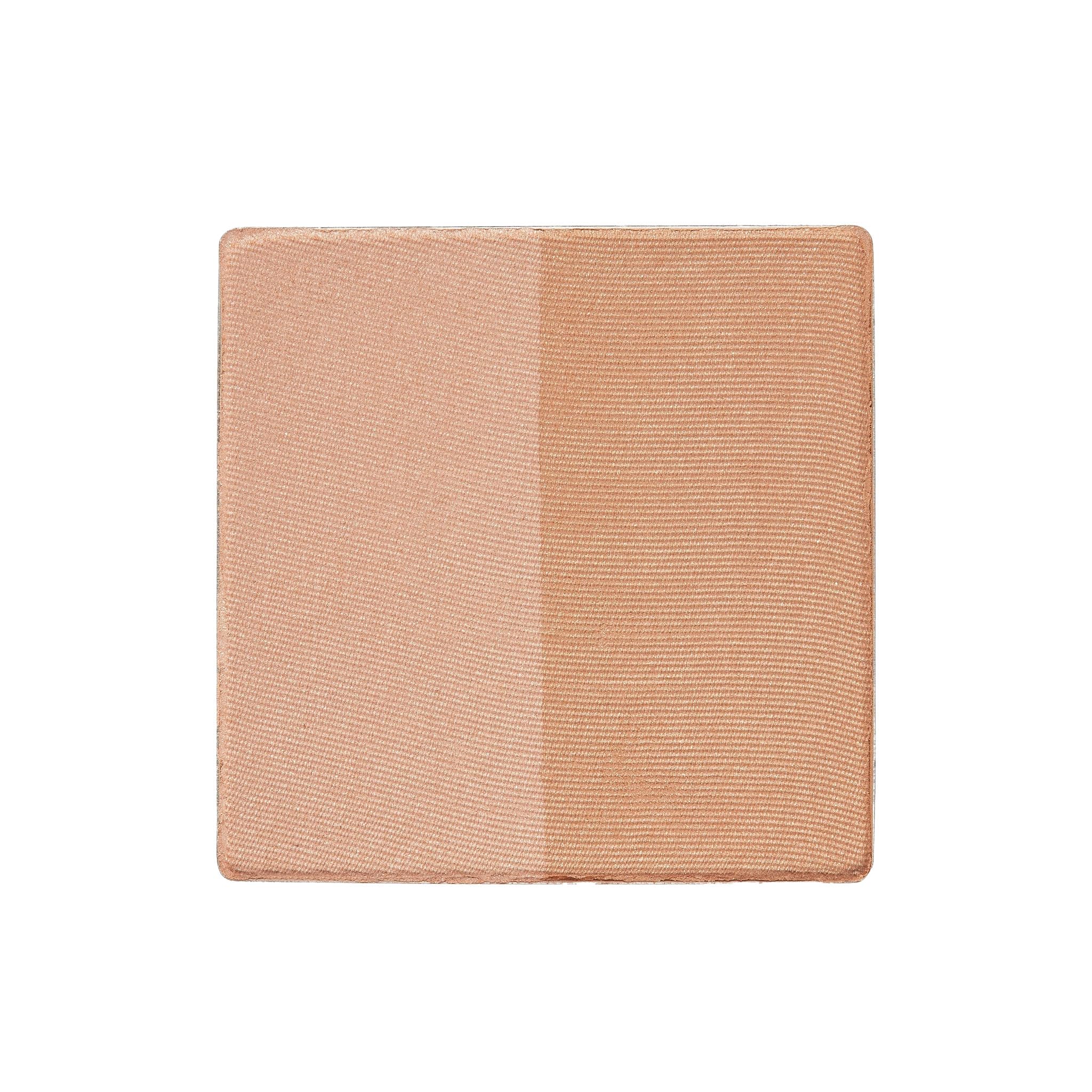 Trish McEvoy Dual Resort Bronceador Recarga para un brillo natural.