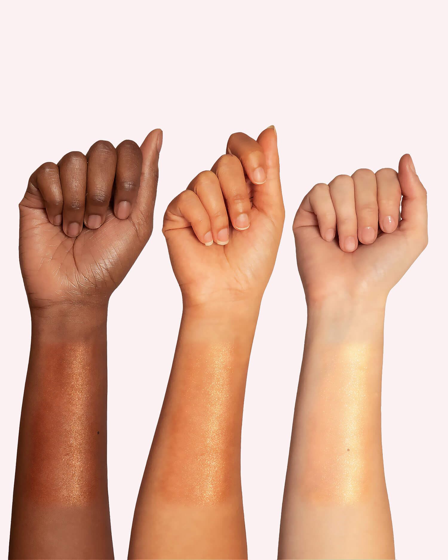 Truly Sun Drops Bronze Body Glow se absorbe fácilmente sin dejar grasa