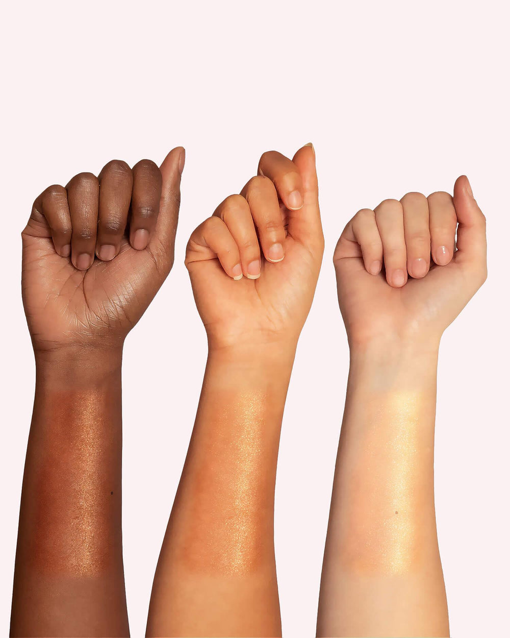 Truly Sun Drops Bronze Body Glow se absorbe fácilmente sin dejar grasa